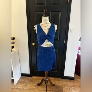 5/$25 - Sexy Cut Out Dress - Size L